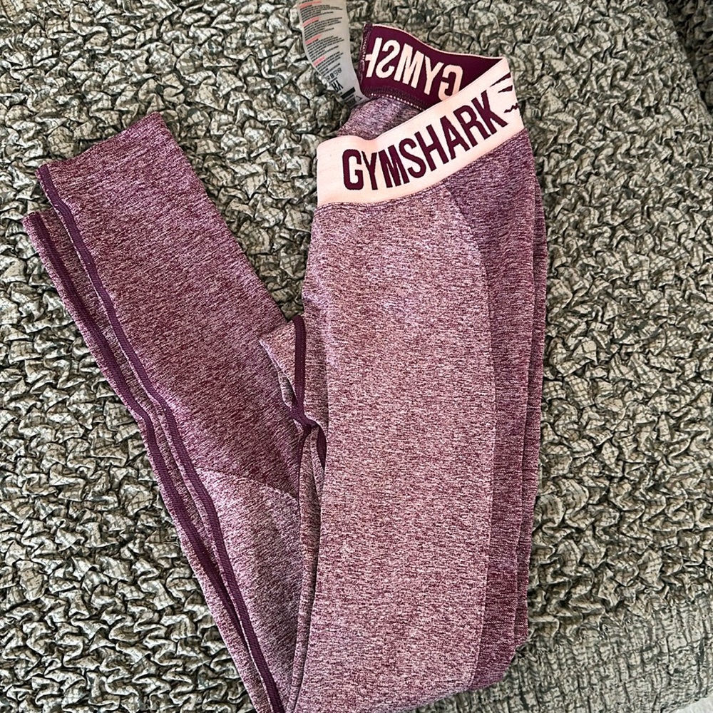 Gym shark leggings